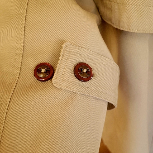 Brem Rainwear Women's Tan Short Trench Coat. Size 10 - Picture 8 of 12